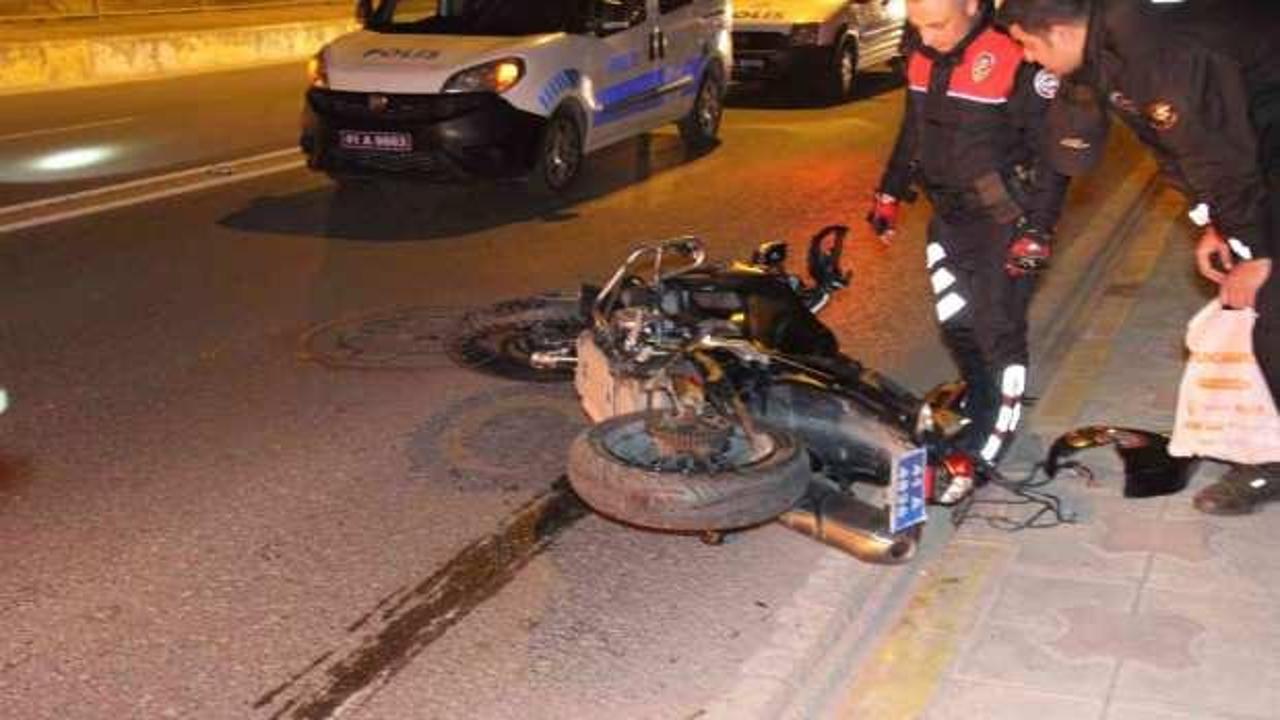 Kocaeli'de otomobille çarpışan motosikletteki yunus polisi yaralandı
