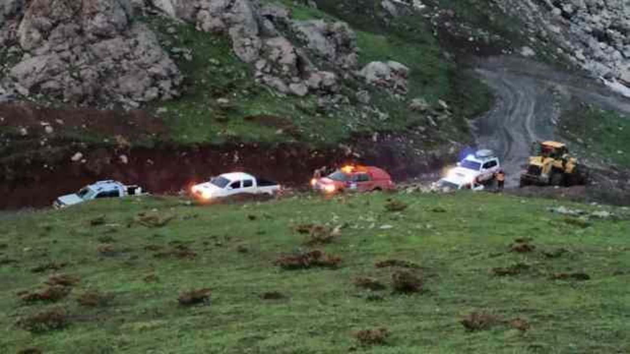 Şırnak&rsquo;ta g&ouml;&ccedil;erlerin fırtına esareti! 11 saatlik &ccedil;alışma sonrası kurtarıldılar