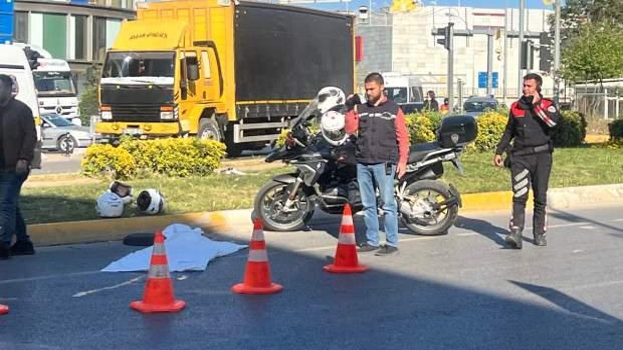 Sultanbeyli'de kamyon yunus ekibine çaptı: Bir polis şehit oldu