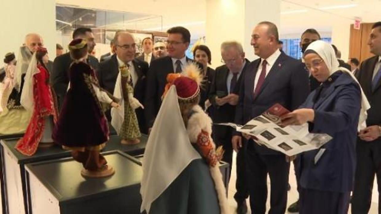Bakan Çavuşoğlu, Türkevi’nde ‘Hanım Sultanlar’ sergisini gezdi
