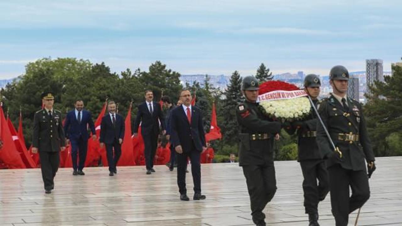Bakan Kasapoğlu'ndan Anıtkabir'e ziyaret