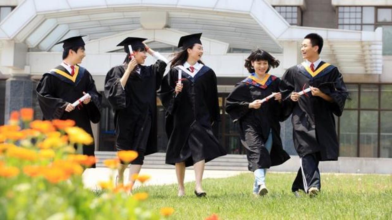 Çin’de üniversite öğrencisi sayısı 240 milyona ulaştı