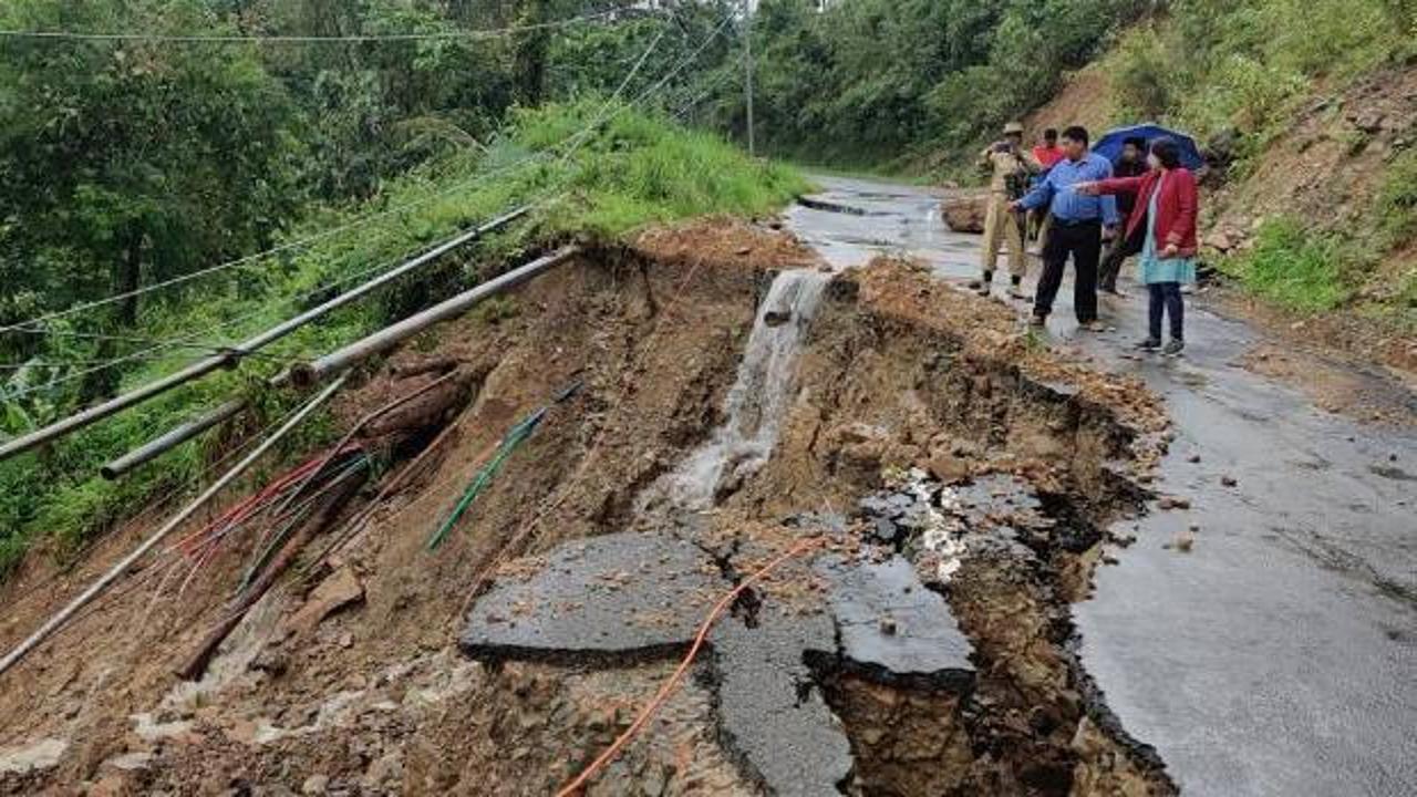 Hindistan'da şiddetli yağış: 8 kişi öldü