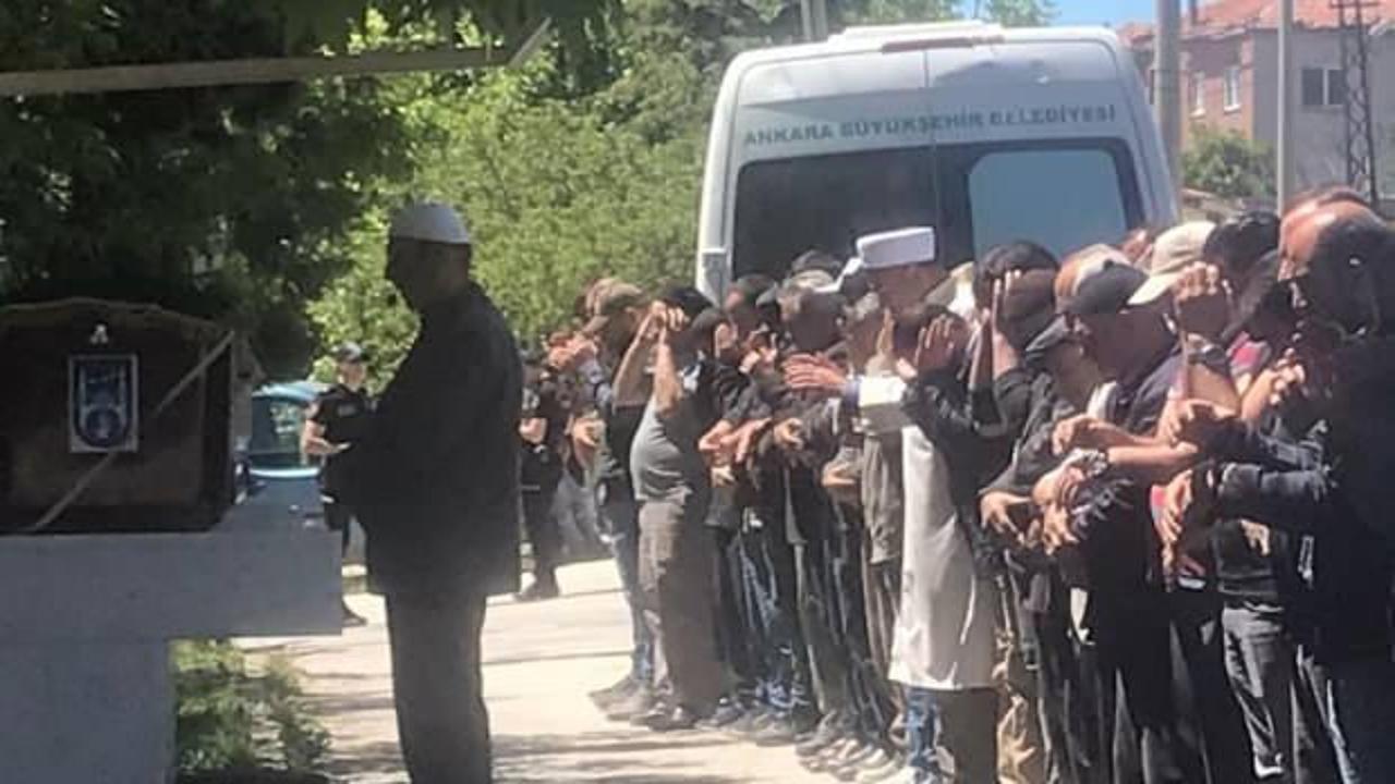 Mera kavgasında &ouml;ld&uuml;r&uuml;len baba ve oğul toprağa verildi