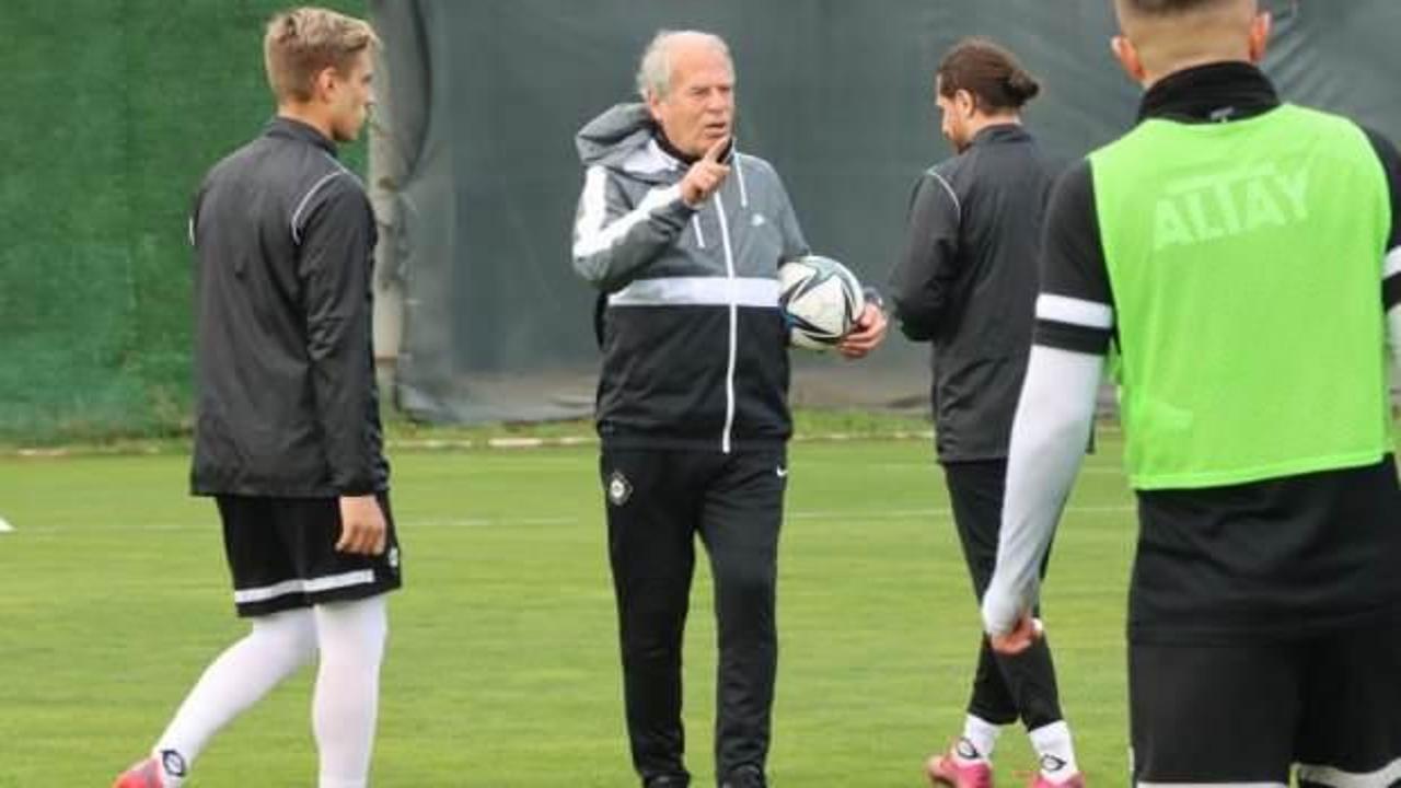 Mustafa Denizli, Altaylı futbolcularla görüştü