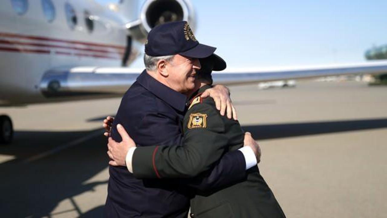 Bakan Akar'a Azerbaycan'da mehter s&uuml;rprizi