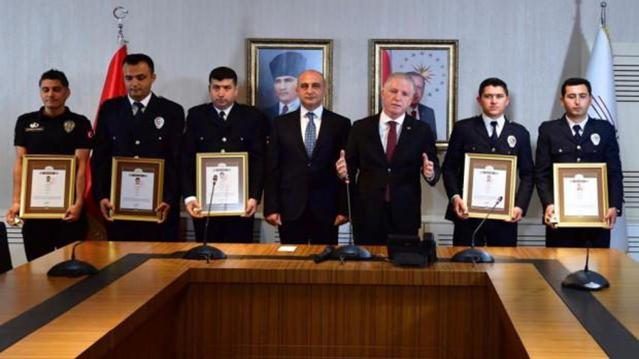 Bakan Soylu'dan saldırı girişimine anında müdahale eden polislere ödül