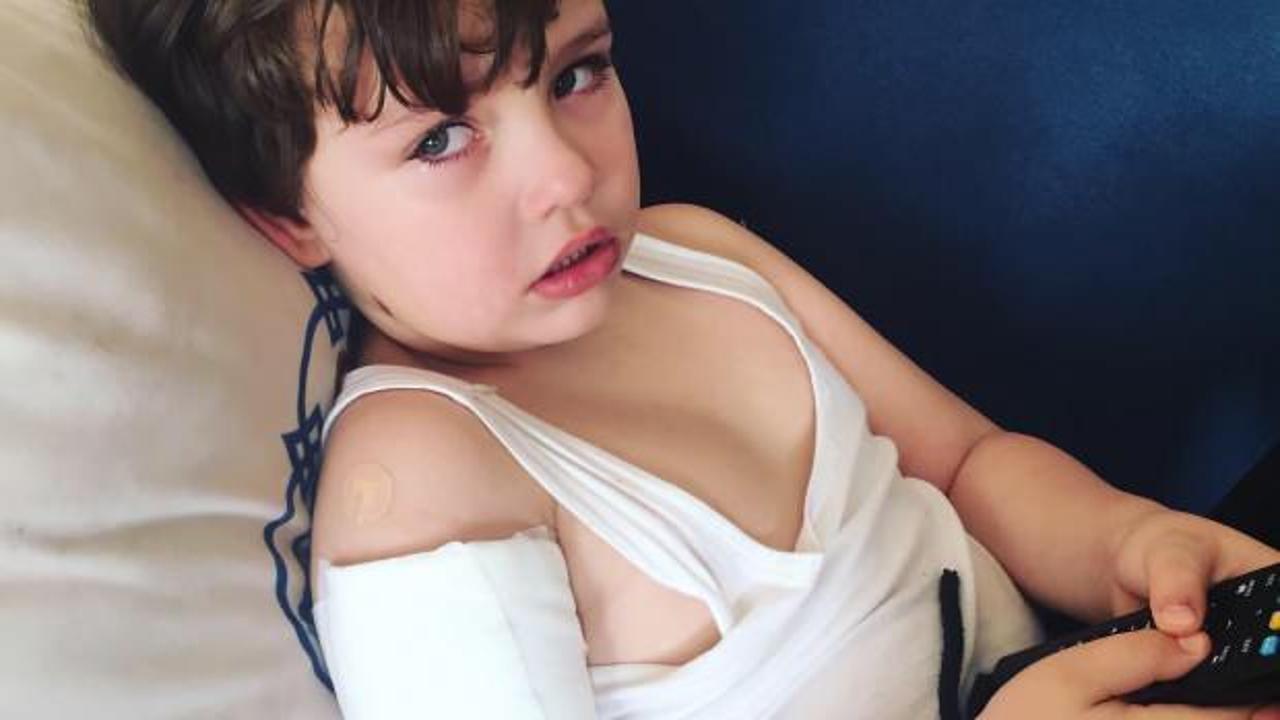 Devrek'te 5 yaşındaki Poyraz'a sokak k&ouml;pekleri saldırdı