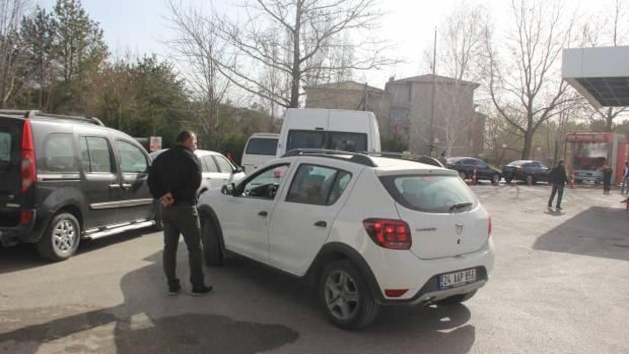 Erzincan&rsquo;da &ccedil;amur yağdı, ara&ccedil; sahipleri soluğu oto yıkamacılarda aldı