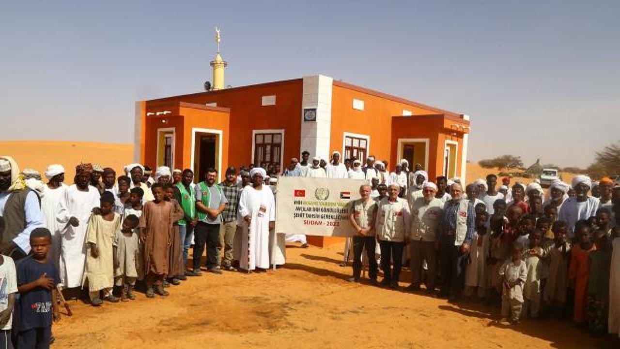 İHH'nın Sudan'da inşa ettiği cami ibadete açıldı