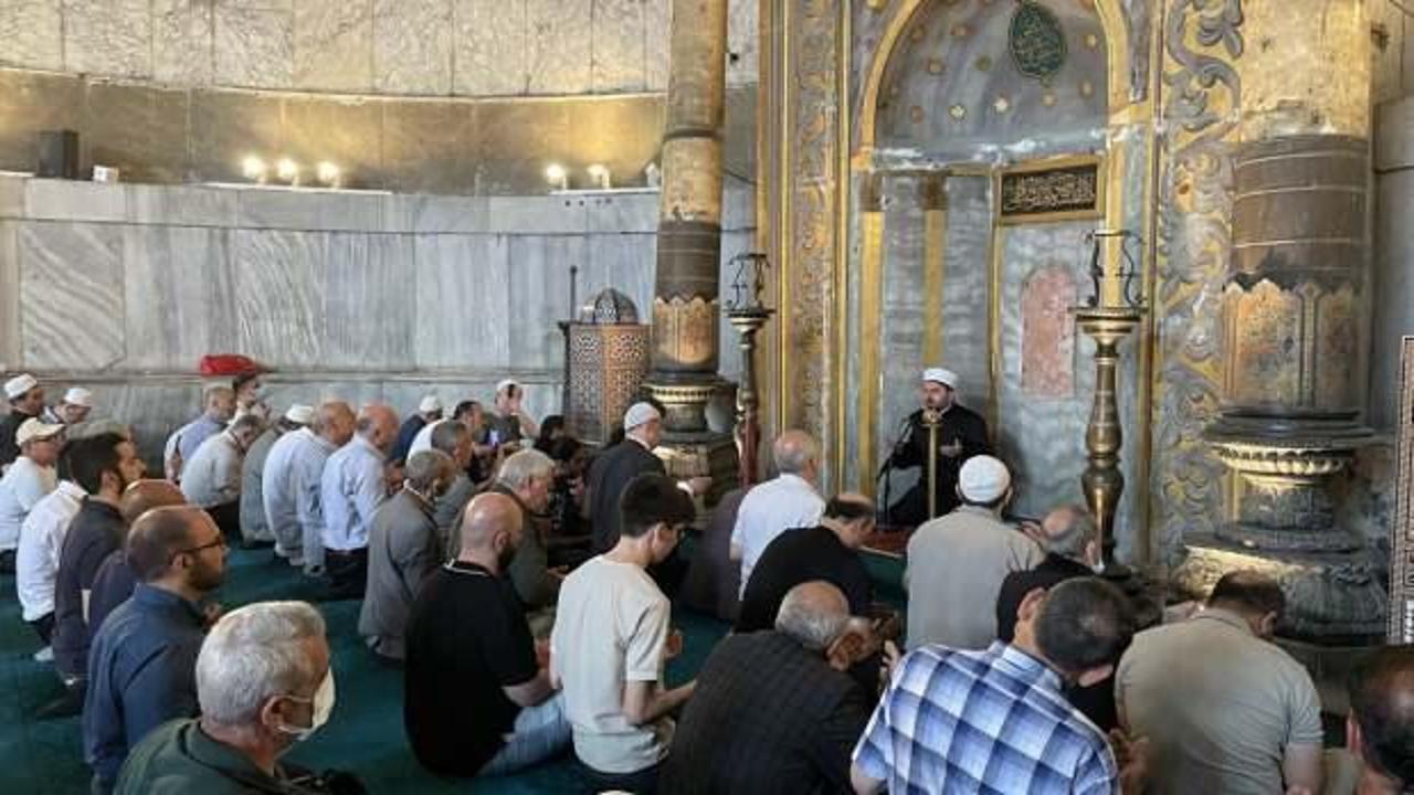 Necip Fazıl Kısakürek için Ayasofya-i Kebir Camii Şerifi'nde hatim duası yapıldı