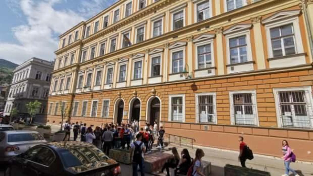 Saraybosna'da okullarda bomba ihbarı: Eğitime ara verildi