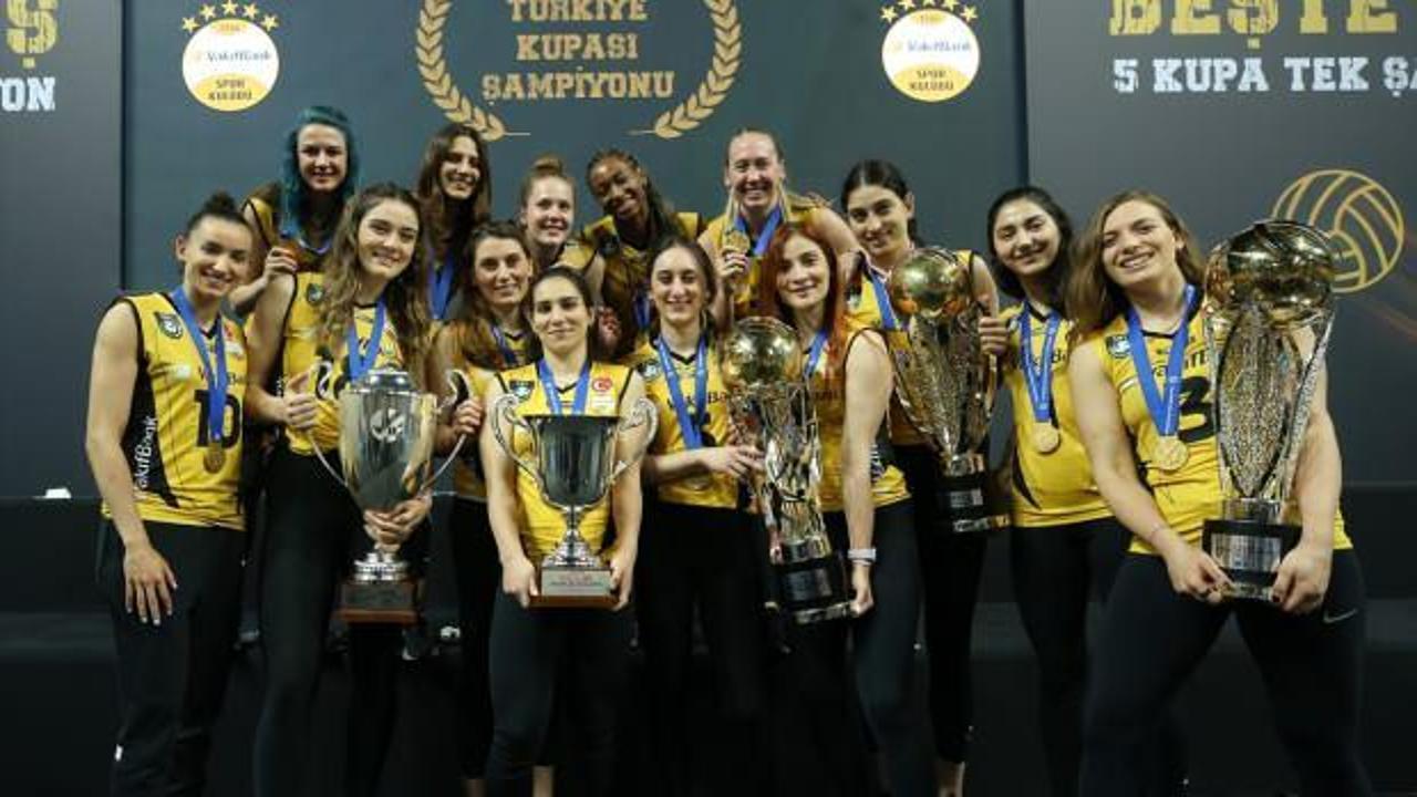 VakıfBank, Giovanni Guidetti y&ouml;netiminde tarih yazmaya devam ediyor