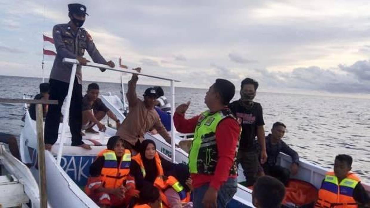 Endonezya'da tekne alabora oldu: 31 kişi kurtarıldı