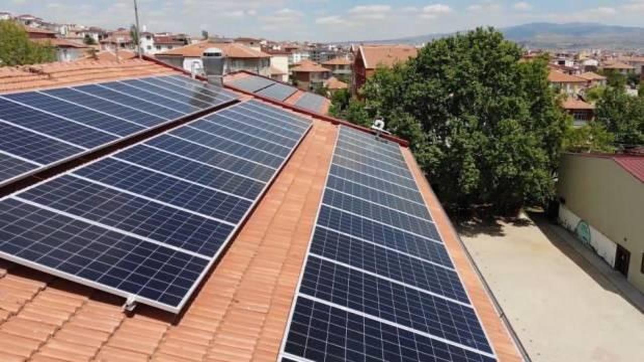 Enerjisini güneşten alan okul: Yüzde 100'e yakınını karşılıyor