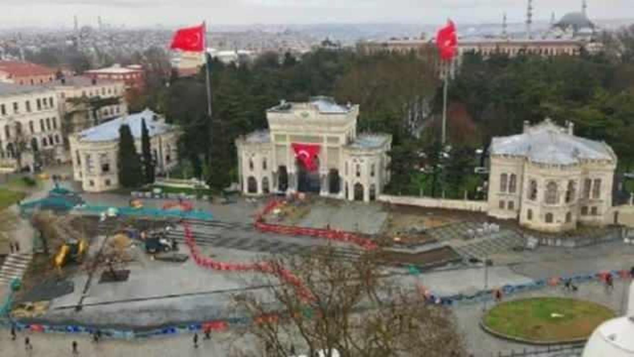 İBB'nin 2 yıl 9 aydır bitiremediği Beyazıt Meydanı d&uuml;zenlemesi vatandaşı isyan ettirdi