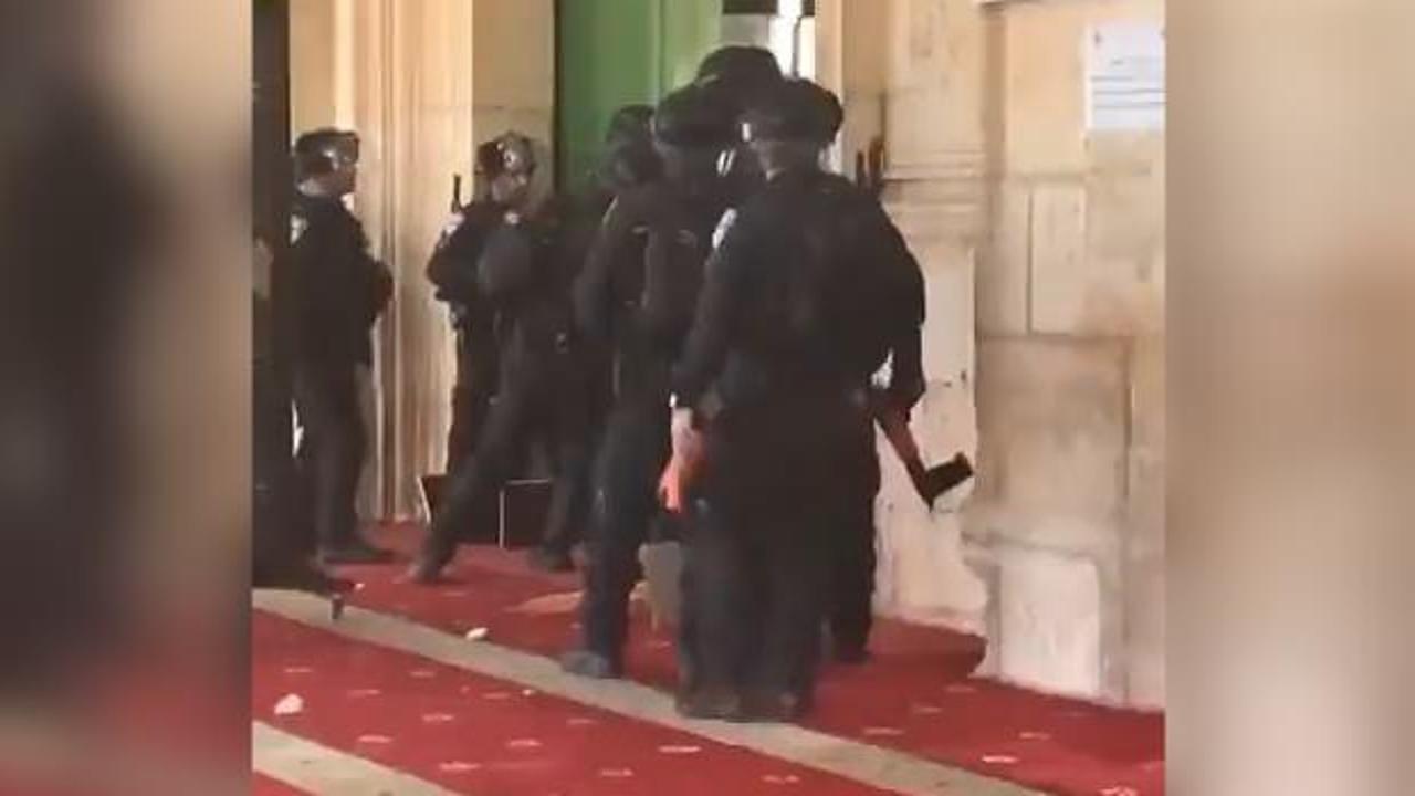 İşgalci İsrail polisi Müslümanları Kıble Mescidi'ne kilitledi