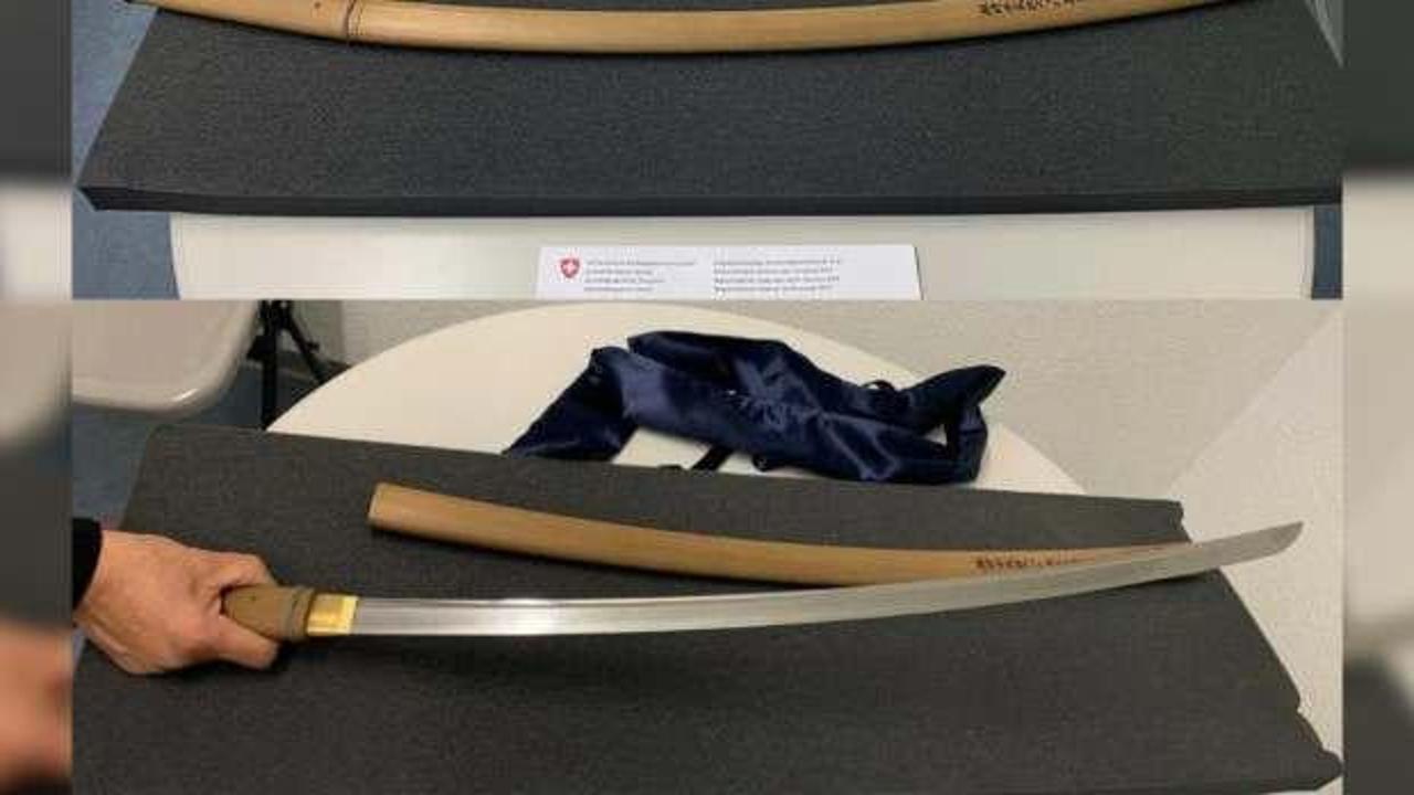 İsvi&ccedil;re sınırında 650 bin euro değerindeki bir samuray kılıcı ele ge&ccedil;irildi