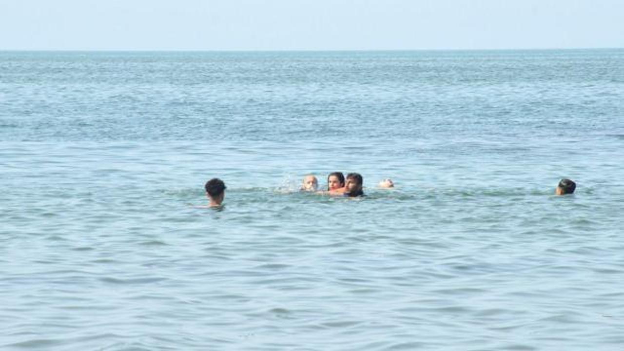 Karasu'da serinlemek i&ccedil;in girdikleri denizde canlarından olacaklardı