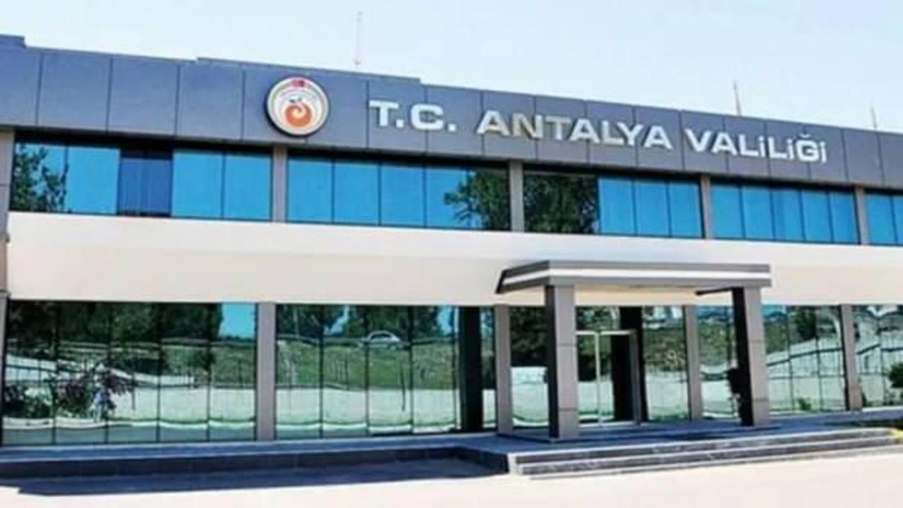 Manavgat'ta &ccedil;ıplak dolaşan kadın ile ilgili Antalya Valiliği'nden a&ccedil;ıklama!