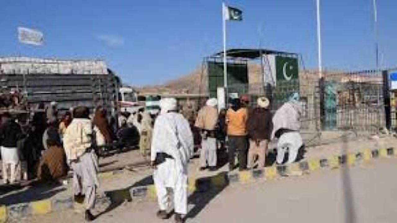 Pakistan'da Afganistan sınırı yakınında 7 saldırgan öldürüldü