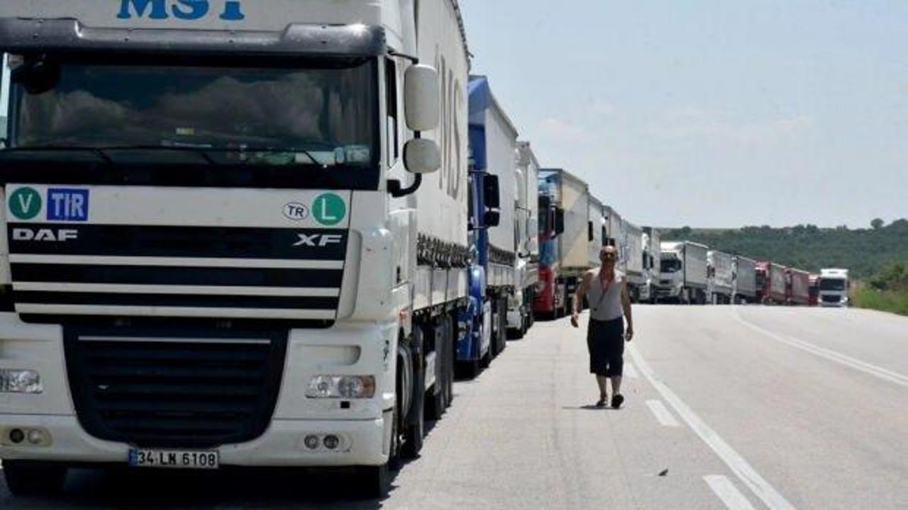 Sınırda 1 haftadır s&uuml;ren TIR kuyruğu &ccedil;ilesi