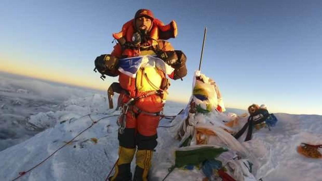 Everest'e "sahte tırmanış" yapan yasaklı dağcı bu kez zirveye ulaştı