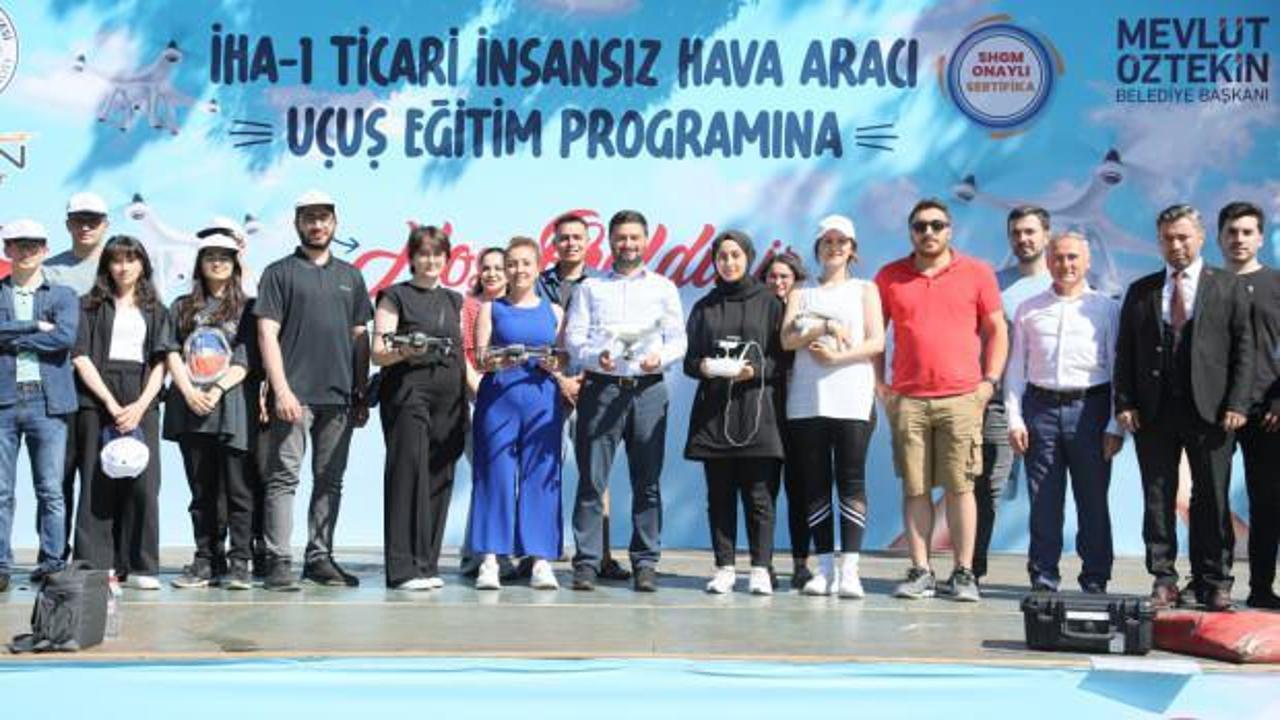 Kağıthaneli gen&ccedil;ler dronelar ile pratik yaptı