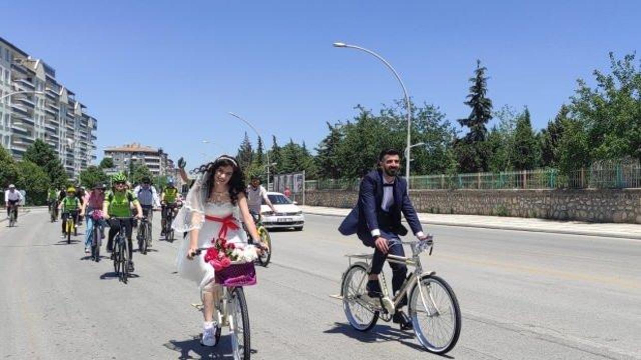 Malatya&rsquo;da gelinle damat nikah t&ouml;renine bisikletle gitti 