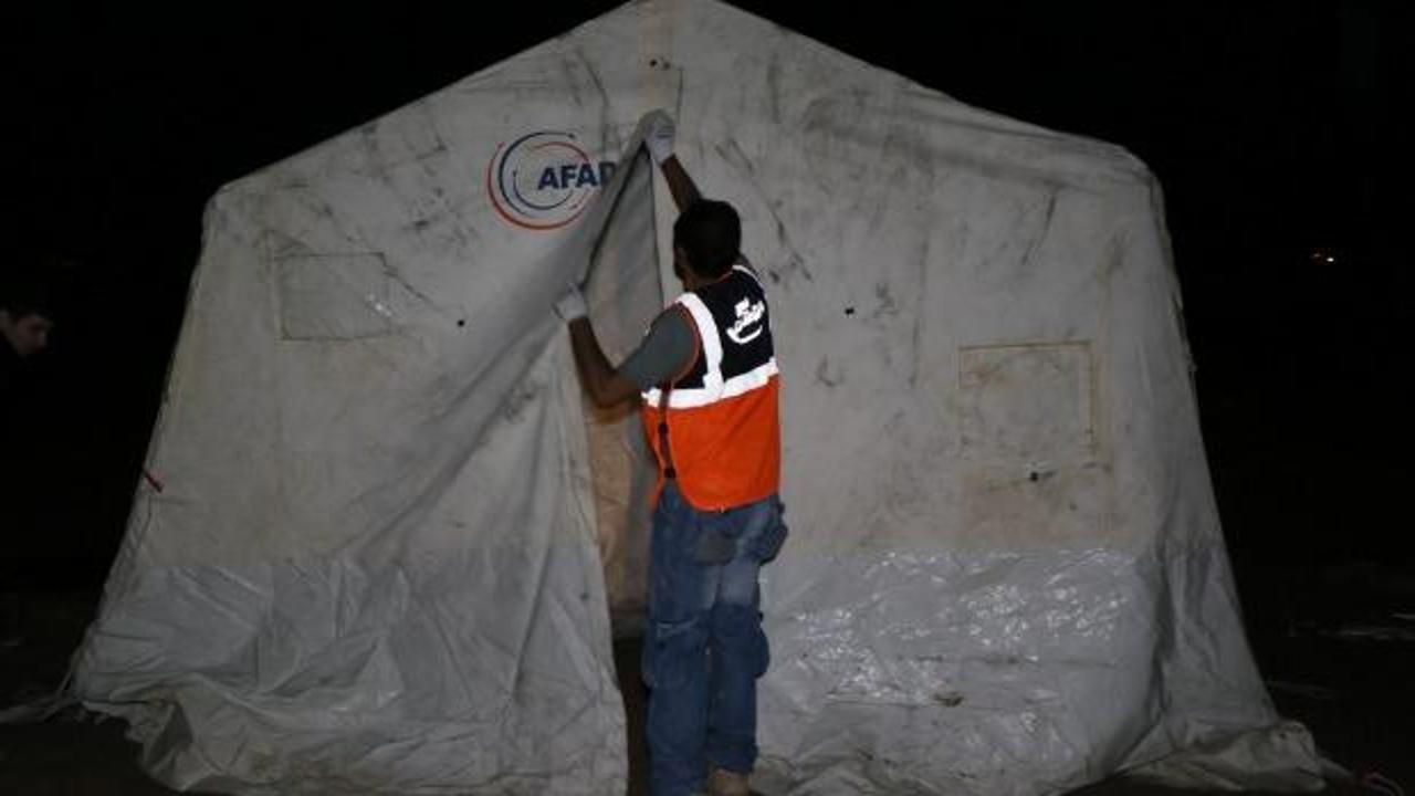 Sağanak sonrası mağdur olan aileye AFAD'tan &ccedil;adır desteği   