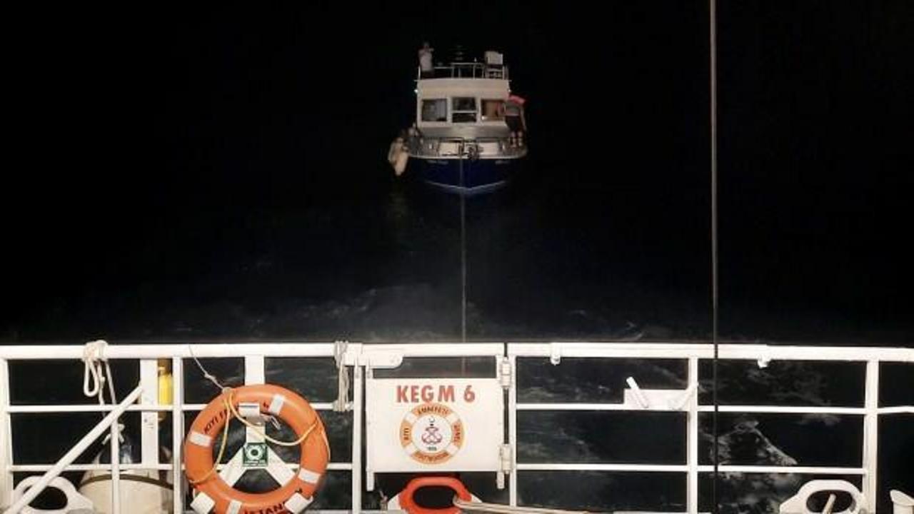 Silivri açıklarında makine arızası yapan tekne kurtarıldı