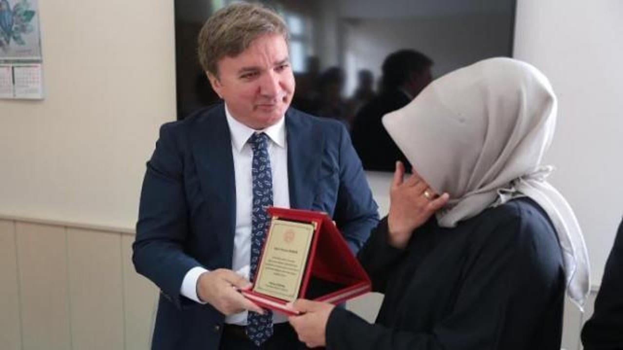 Aksaray'da fedakar anne duygulandırdı! Otizmli &ccedil;ocuğu i&ccedil;in işini bıraktı