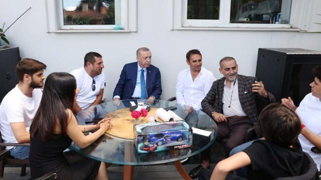 Başkan Erdoğan, vatandaşlarla sohbet edip çay içti