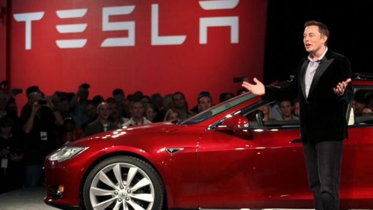 Elon Musk 6.8 milyar dolarlık Tesla hissesi sattı