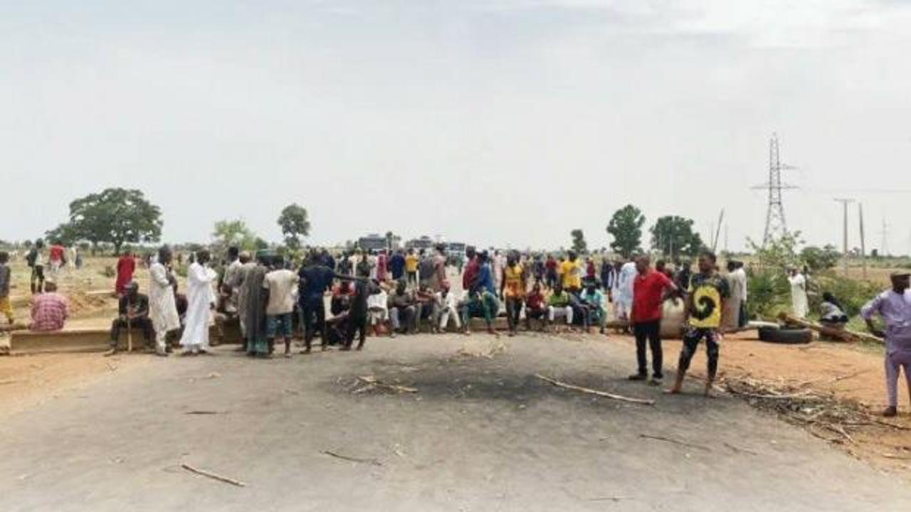Nijerya'da silahlı çete düğünden dönen 50'den fazla kişiyi kaçırdı