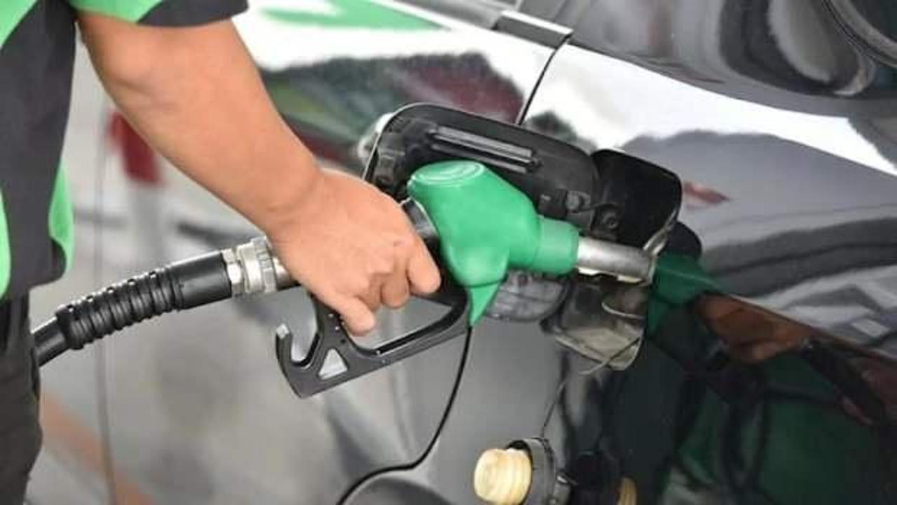 Petrol fiyatlarında sert d&uuml;ş&uuml;ş! Akaryakıt fiyatlarında indirim bekleniyor