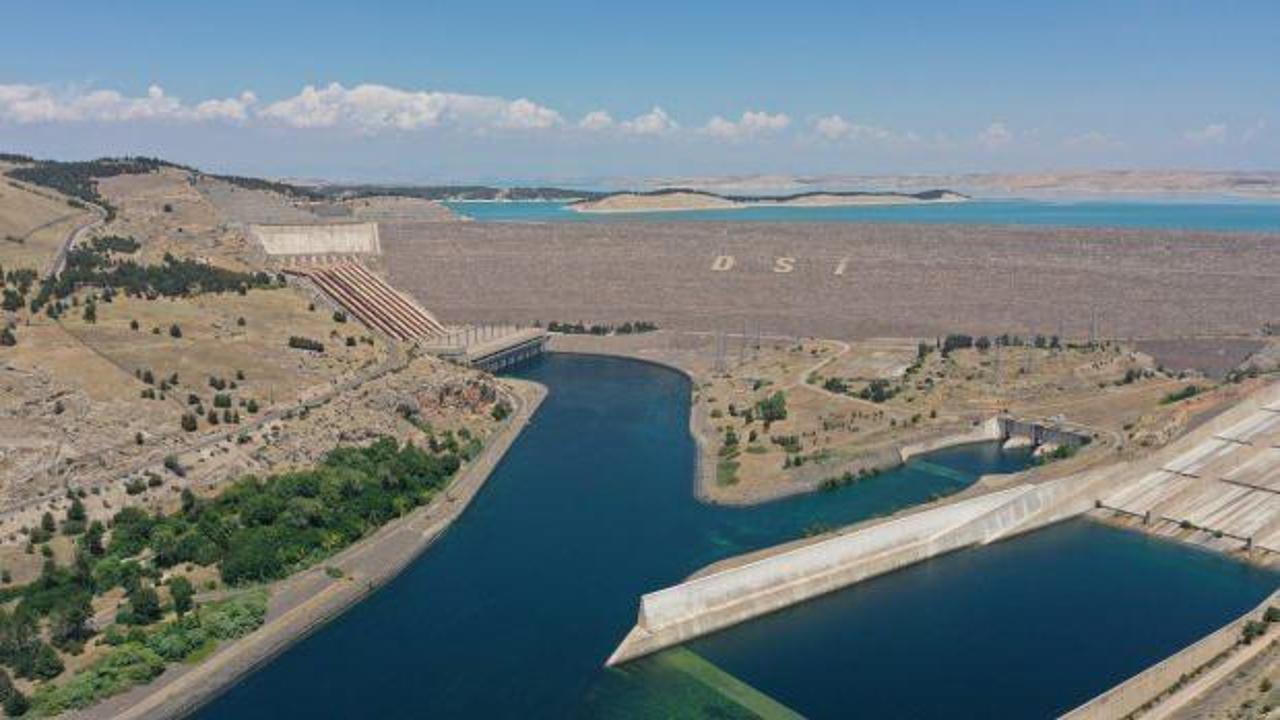Şanlıurfa Valisi Ayhan Atat&uuml;rk Barajını inceledi   