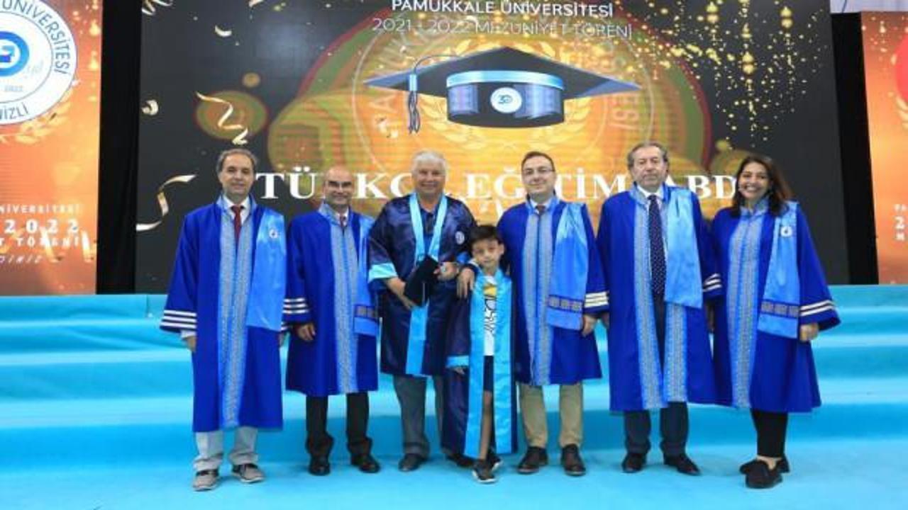 Denizli&rsquo;de 67 yaşında torunu ile birlikte diplomasını aldı   