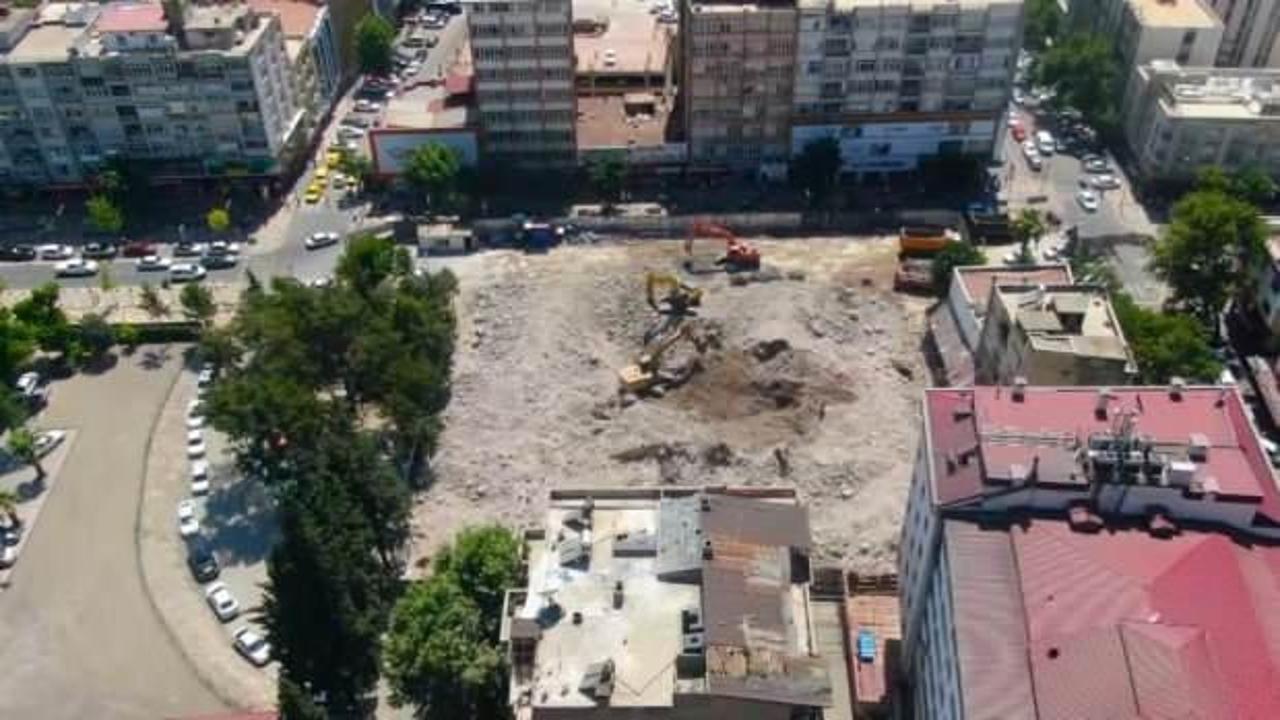 'Dünyanın en saçma binası' tarih oldu!