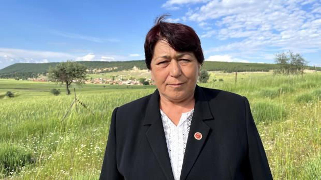 Eleştirileri g&ouml;rmezden geldi, il&ccedil;enin ilk ve tek kadın muhtarı oldu!