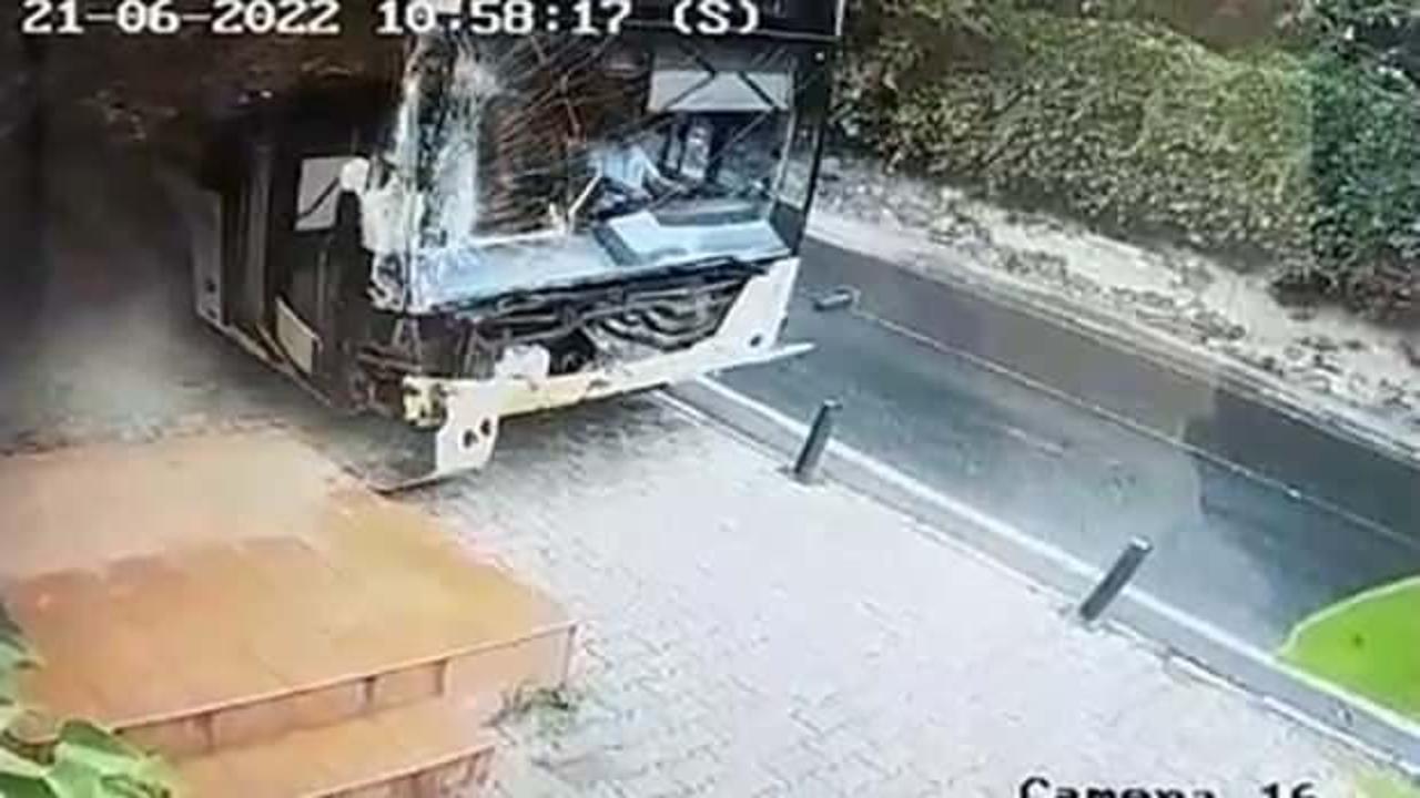 Ortak&ouml;y&rsquo;de İETT otob&uuml;s&uuml; kaldırıma &ccedil;ıktı! 