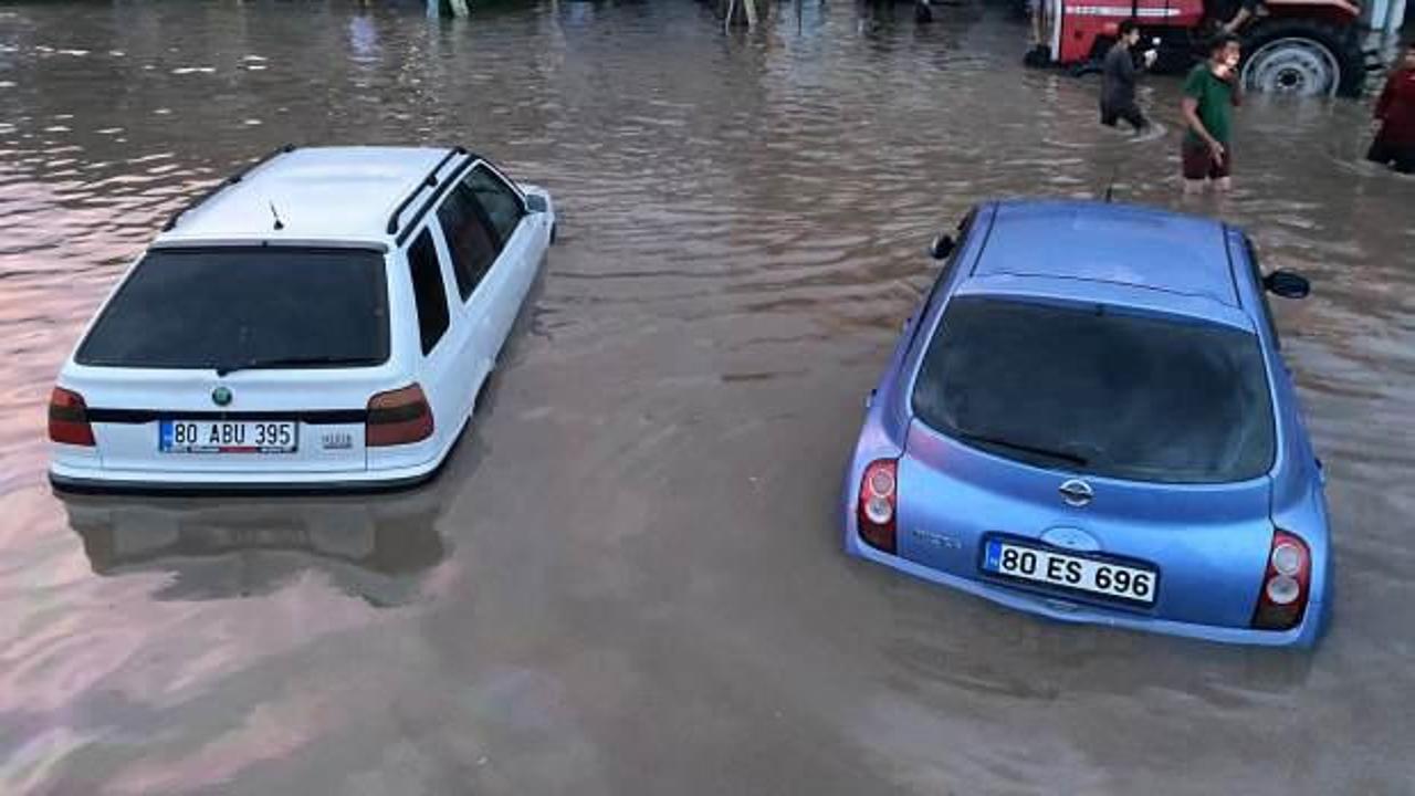 Osmaniye'de sağanak: İş yerlerini su bastı, ara&ccedil;lar suya g&ouml;m&uuml;ld&uuml;