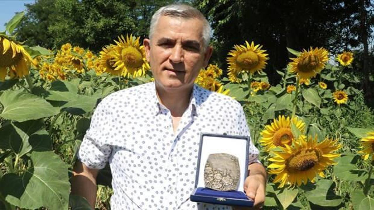 Türk bilim insanı, ayçiçeği üzerine çalışmalarıyla 'Pustovoit Ödülü'ne layık görüldü