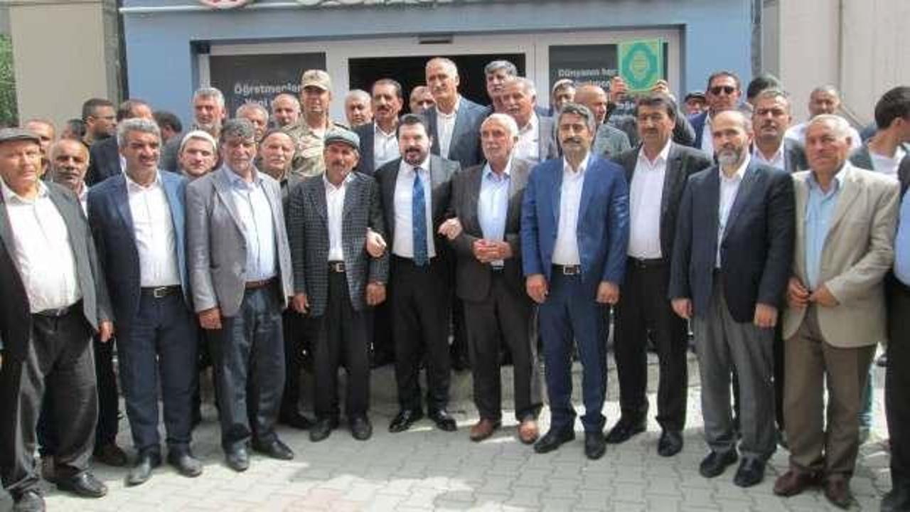 Başkan Sayan m&uuml;dahale etti, Ağrı'da 57 yıllık husumet barışla noktalandı