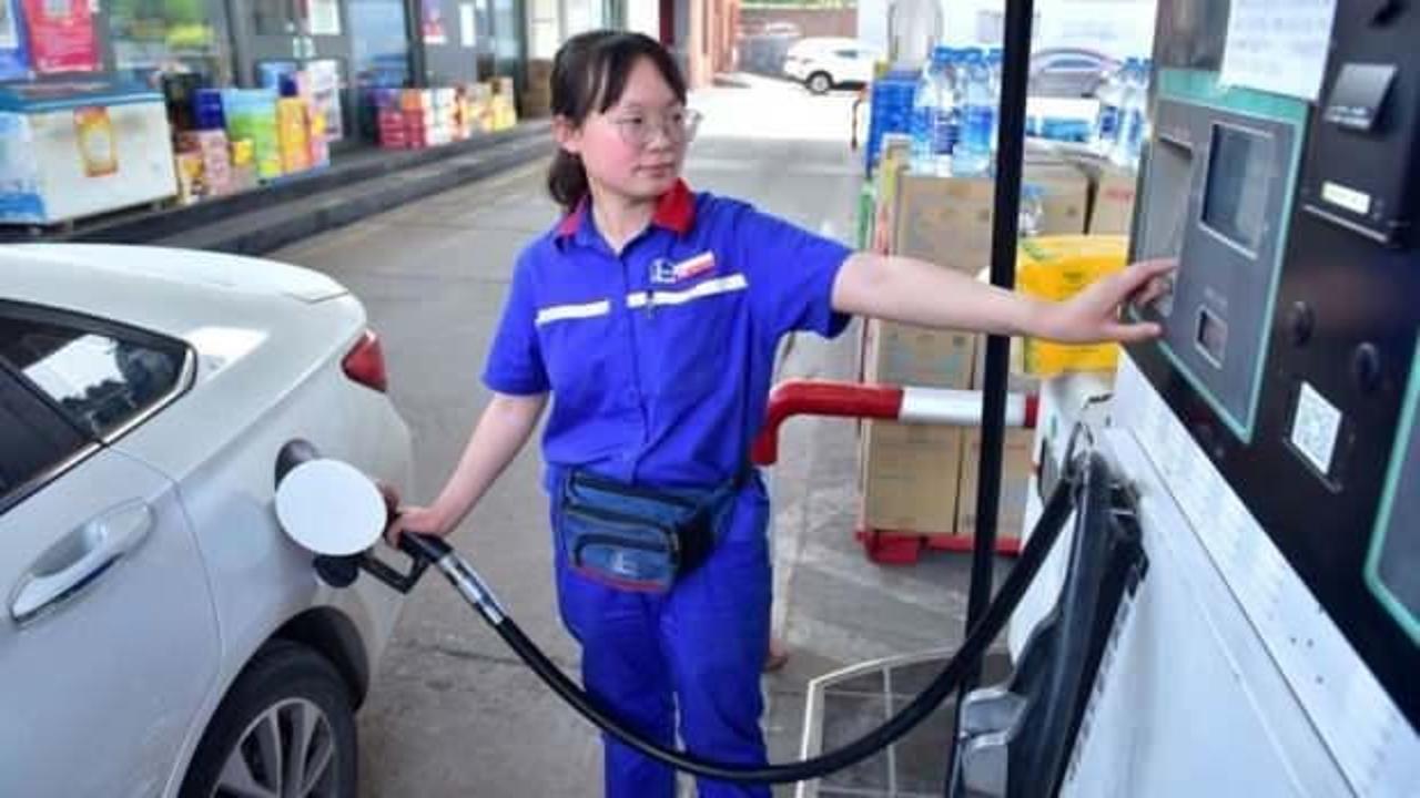 &Ccedil;in'den benzin ve motorinde indirim kararı