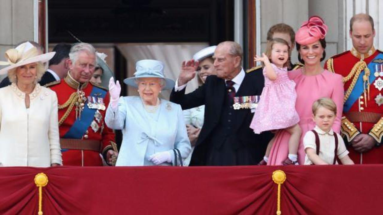 İngiliz Kraliyet Ailesi tasarrufa gideceğini açıkladı