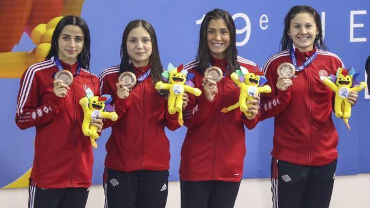 Kadınlar bayrak takımından bronz madalya