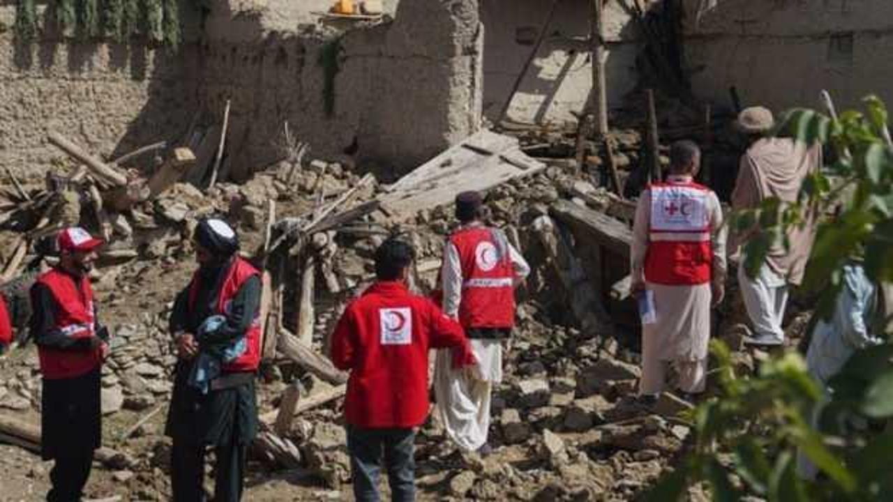 Özbekistan'dan Afganistan'daki depremzedelere 74 ton insani yardım