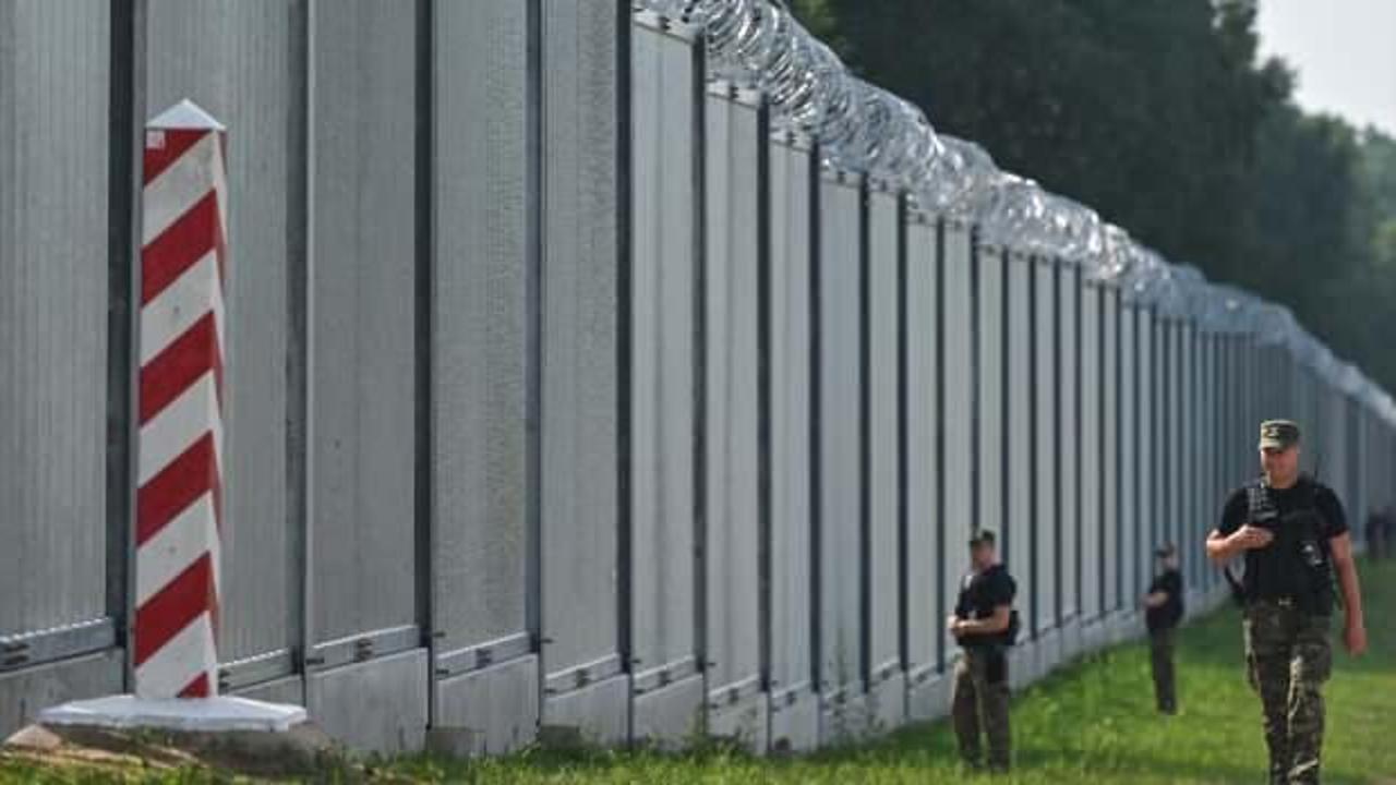 Polonya, Belarus sınırına "çelikten duvar" ördü