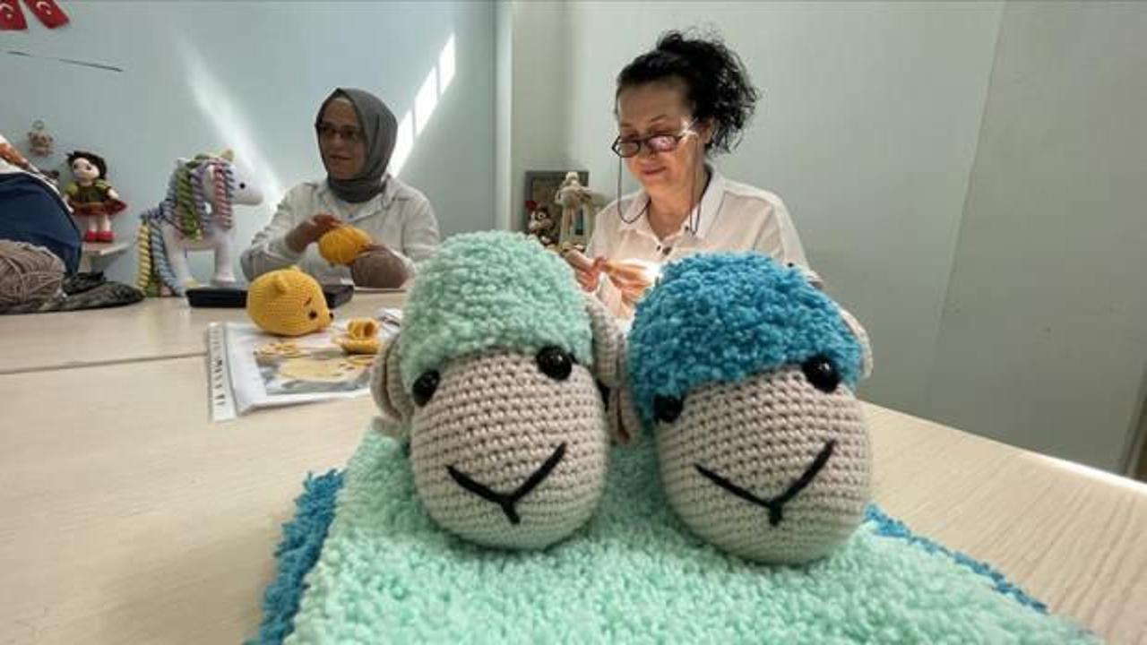 Sakarya'da kadınların yaptıkları örgü bebekler yurt dışına da satılıyor